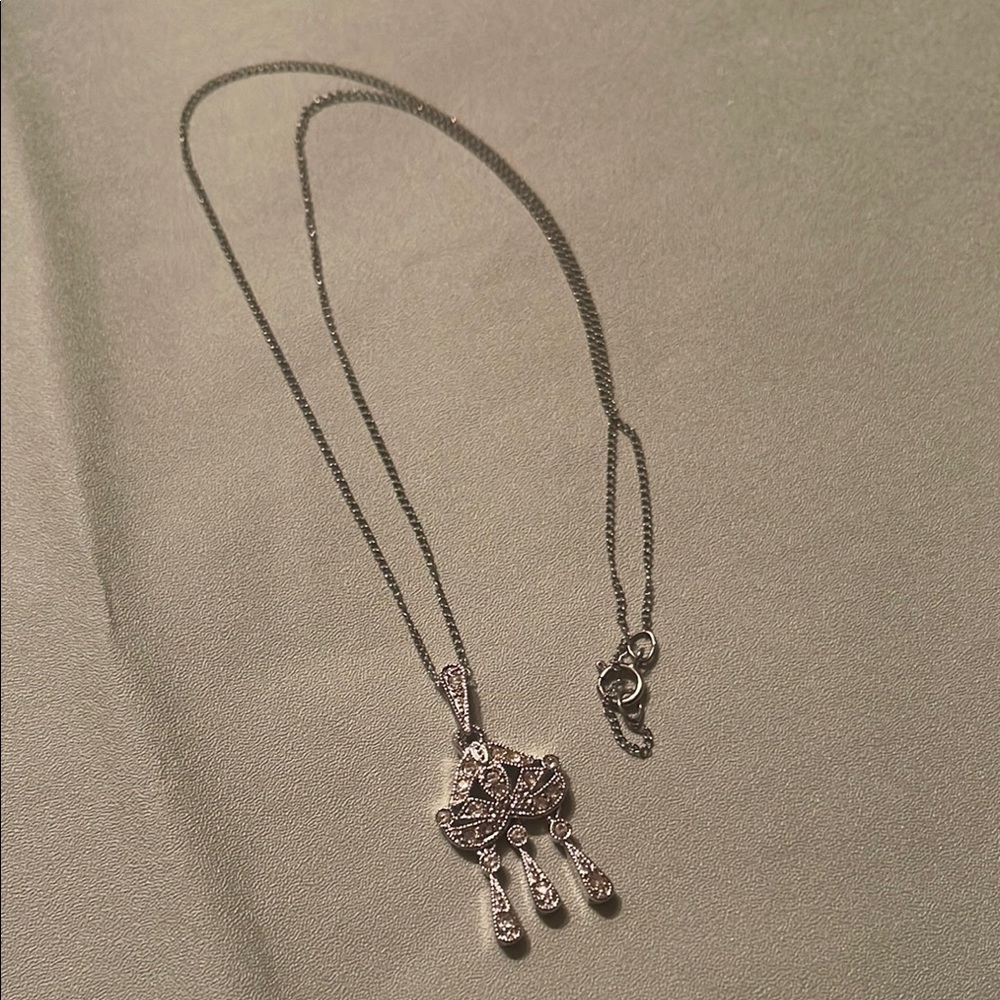 Elegant Sterling Silver 925 Pendant Necklace 18’ chain